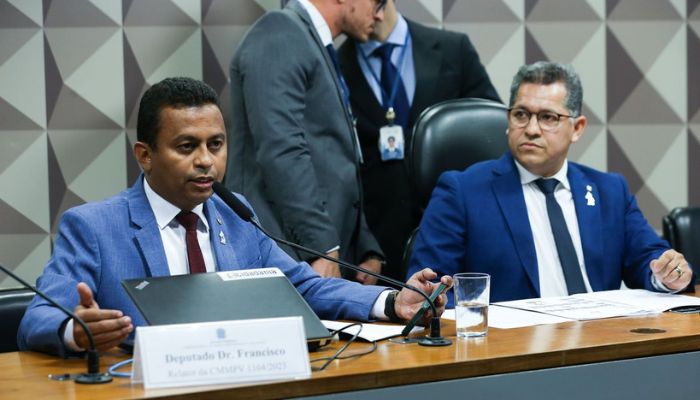 Comissão mista aprova MP que recria o programa Bolsa Família